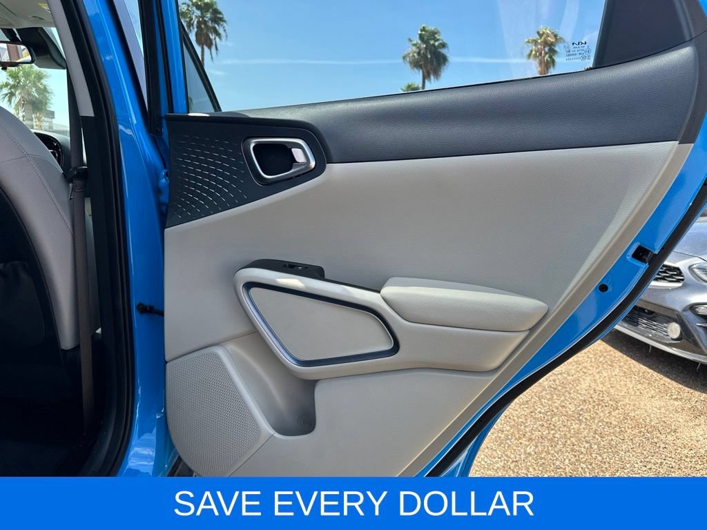 Used 2025 Kia Soul EX FWD image 17