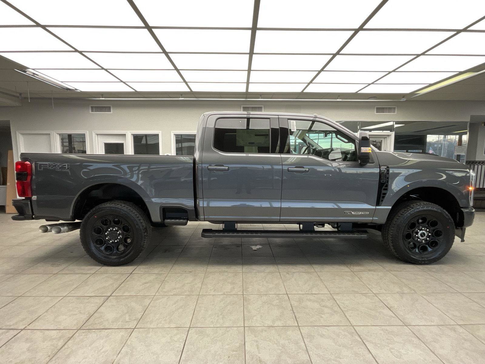 New 2026 Ford F250 Lariat w/ Black Appearance Package image 4