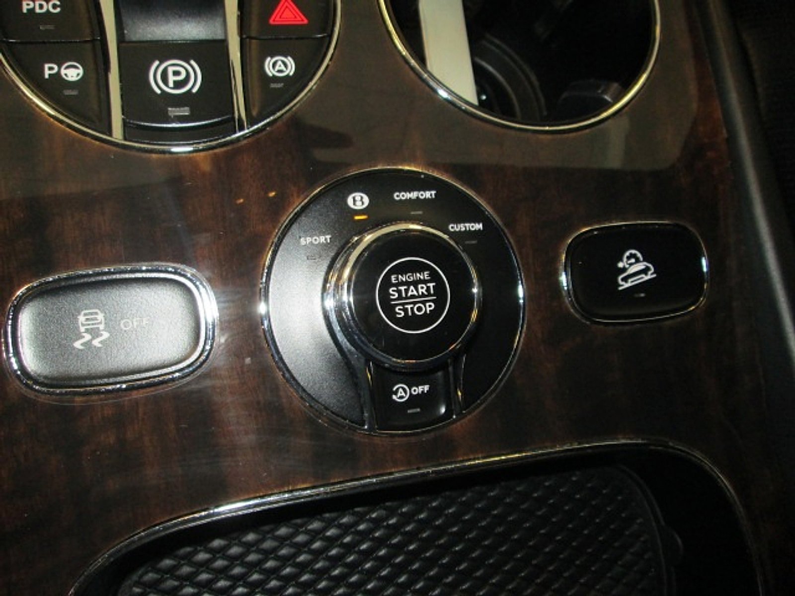 Used 2018 Bentley Bentayga image 30