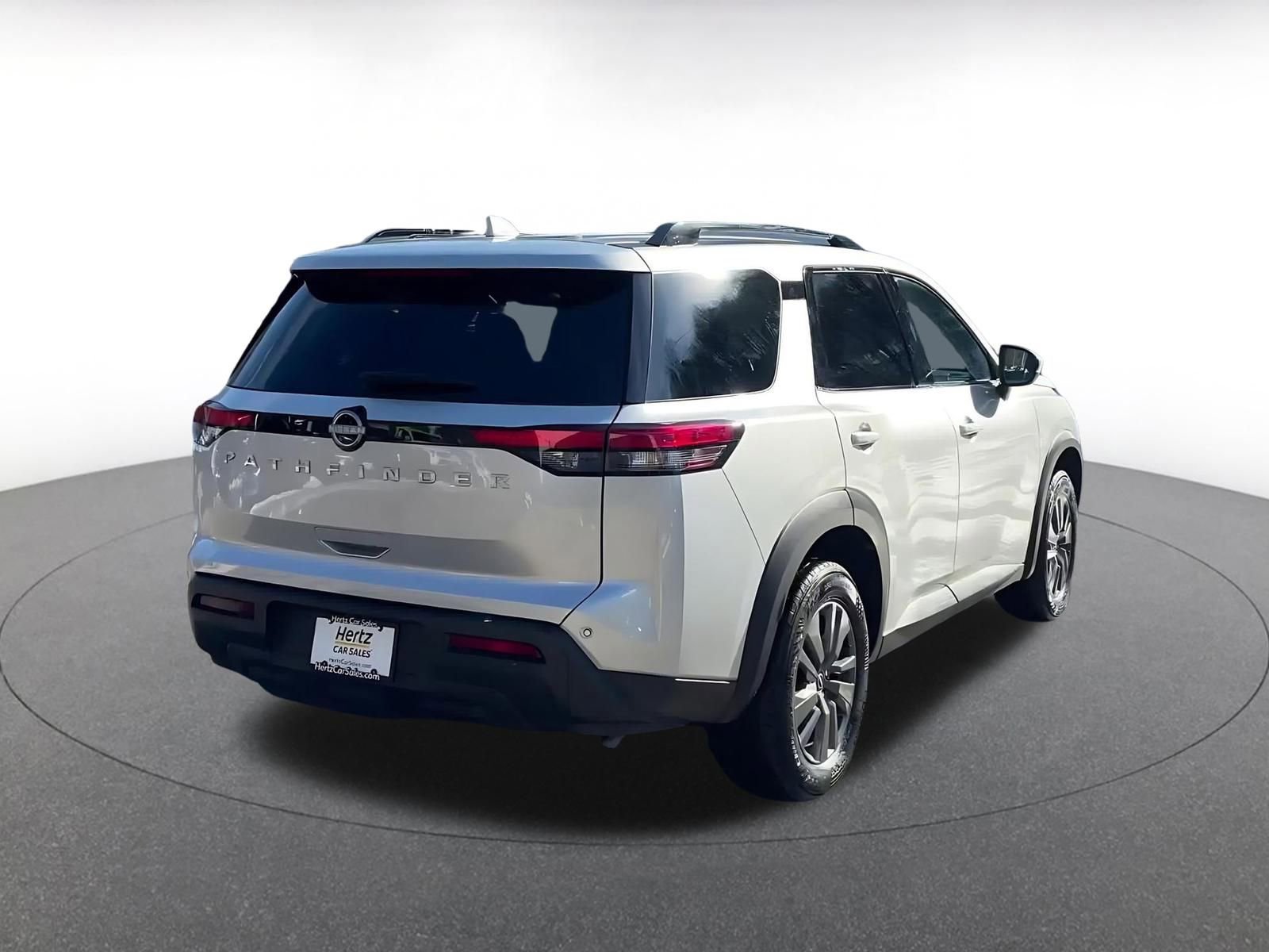 Used 2025 Nissan Pathfinder SV image 14