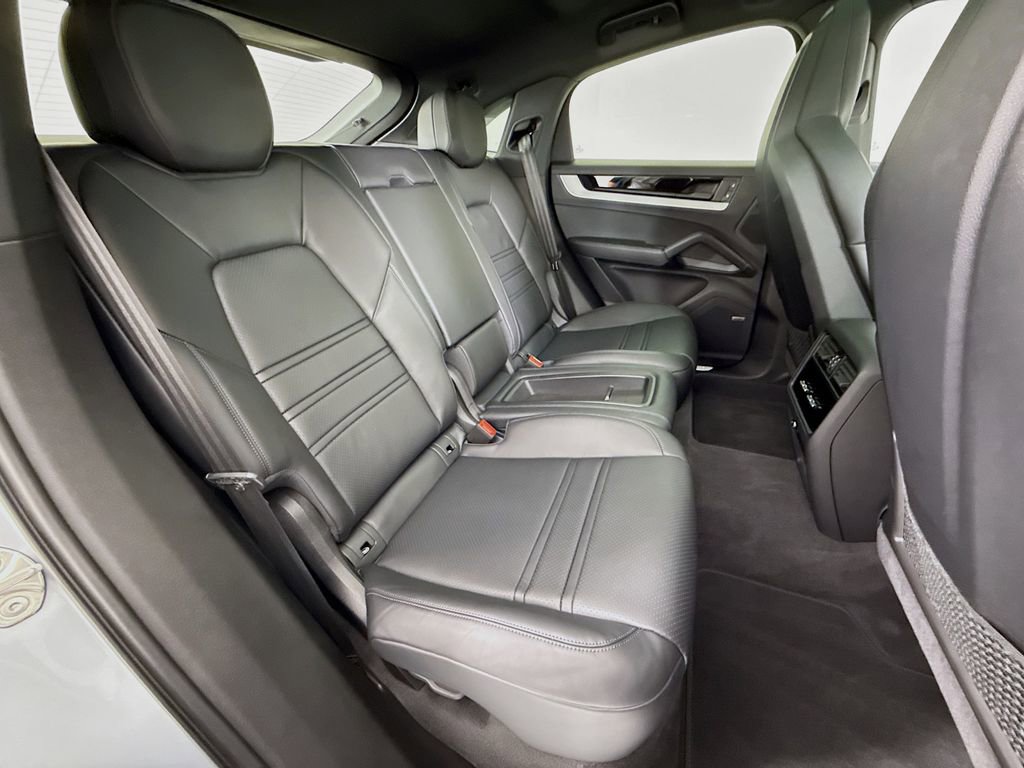 Certified 2024 Porsche Cayenne Coupe image 30