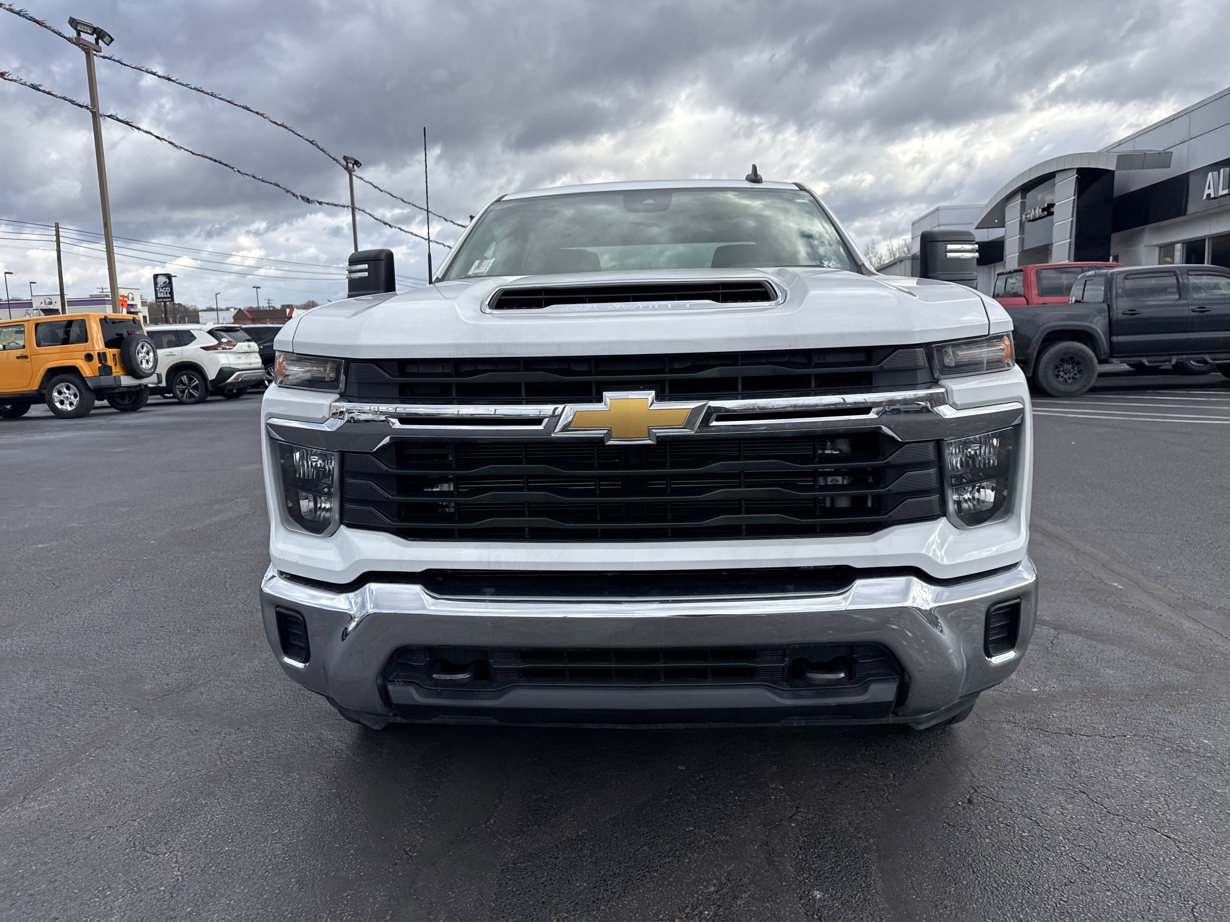 Used 2024 Chevrolet Silverado 2500 LT image 9