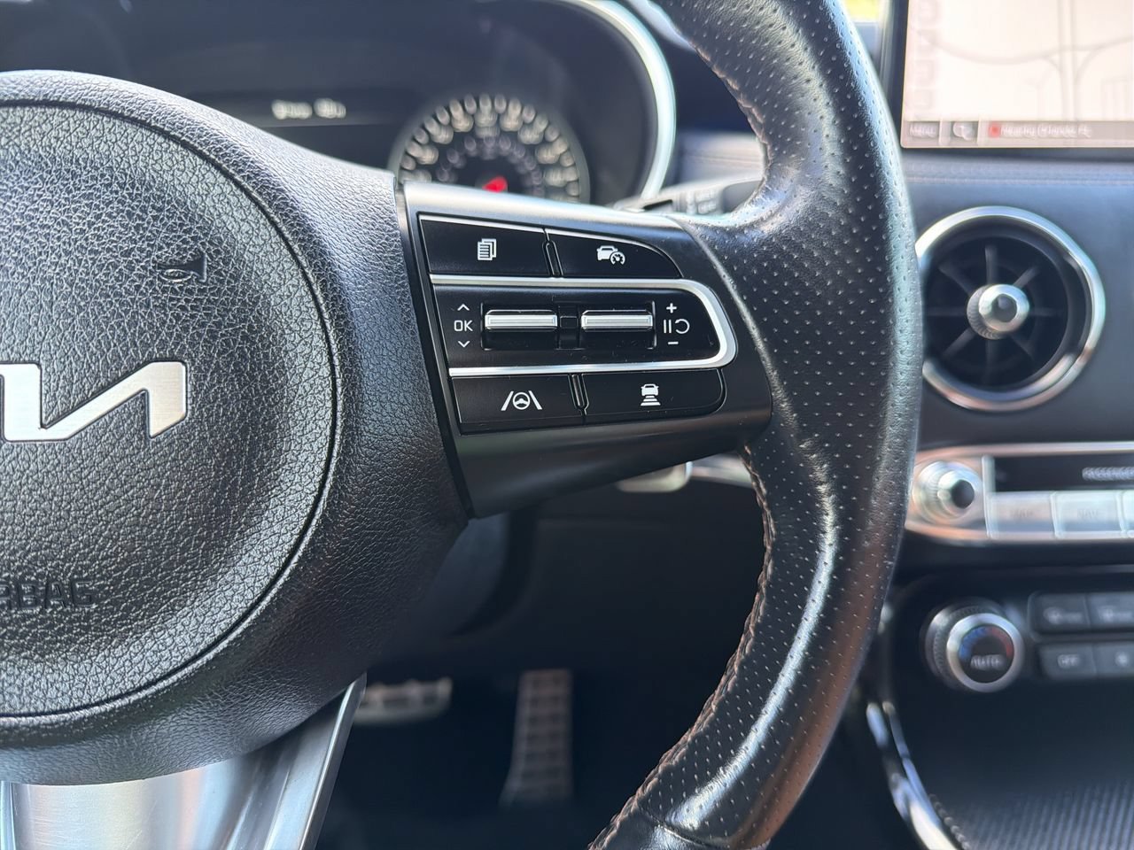 Used 2023 Kia Stinger GT2 w/ Option Group 020 RWD image 30