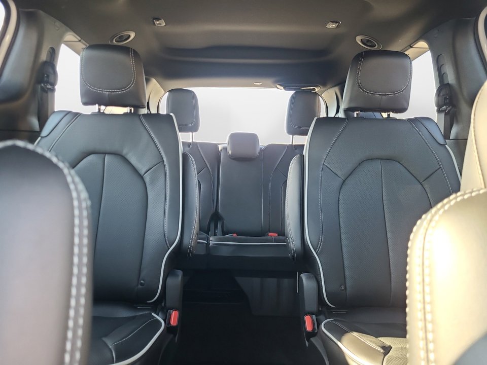New 2026 Chrysler Pacifica Limited w/ S Appearance Package image 12