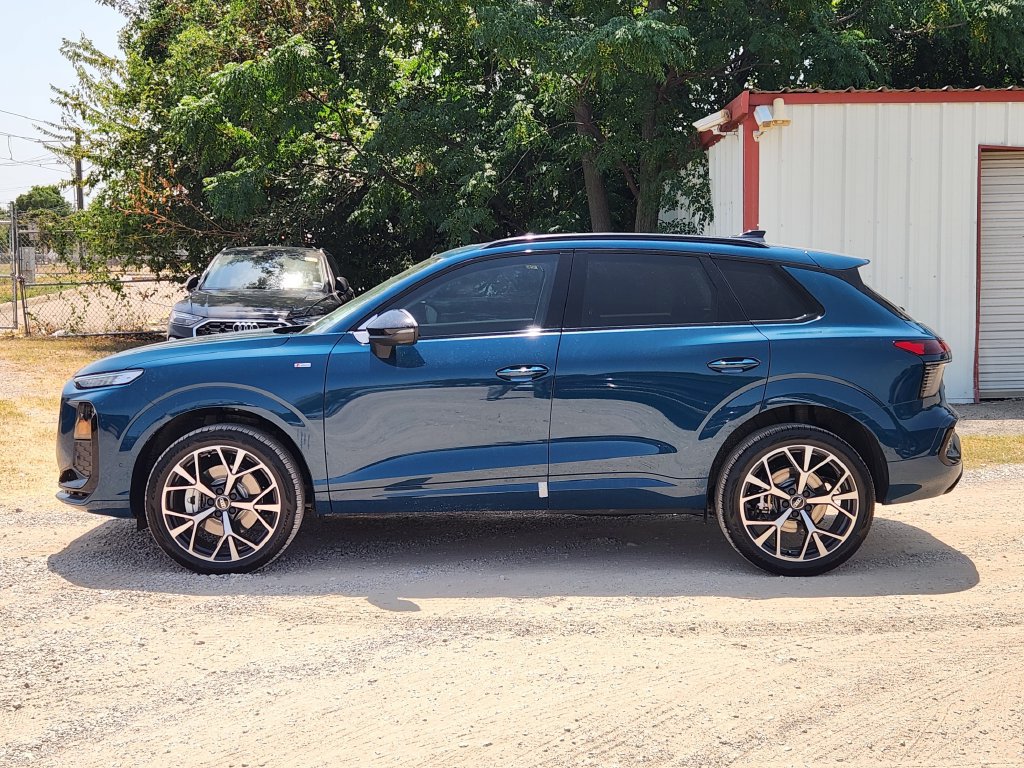 New 2026 Audi Q3 quattro 2.0T AWD/4WD image 7