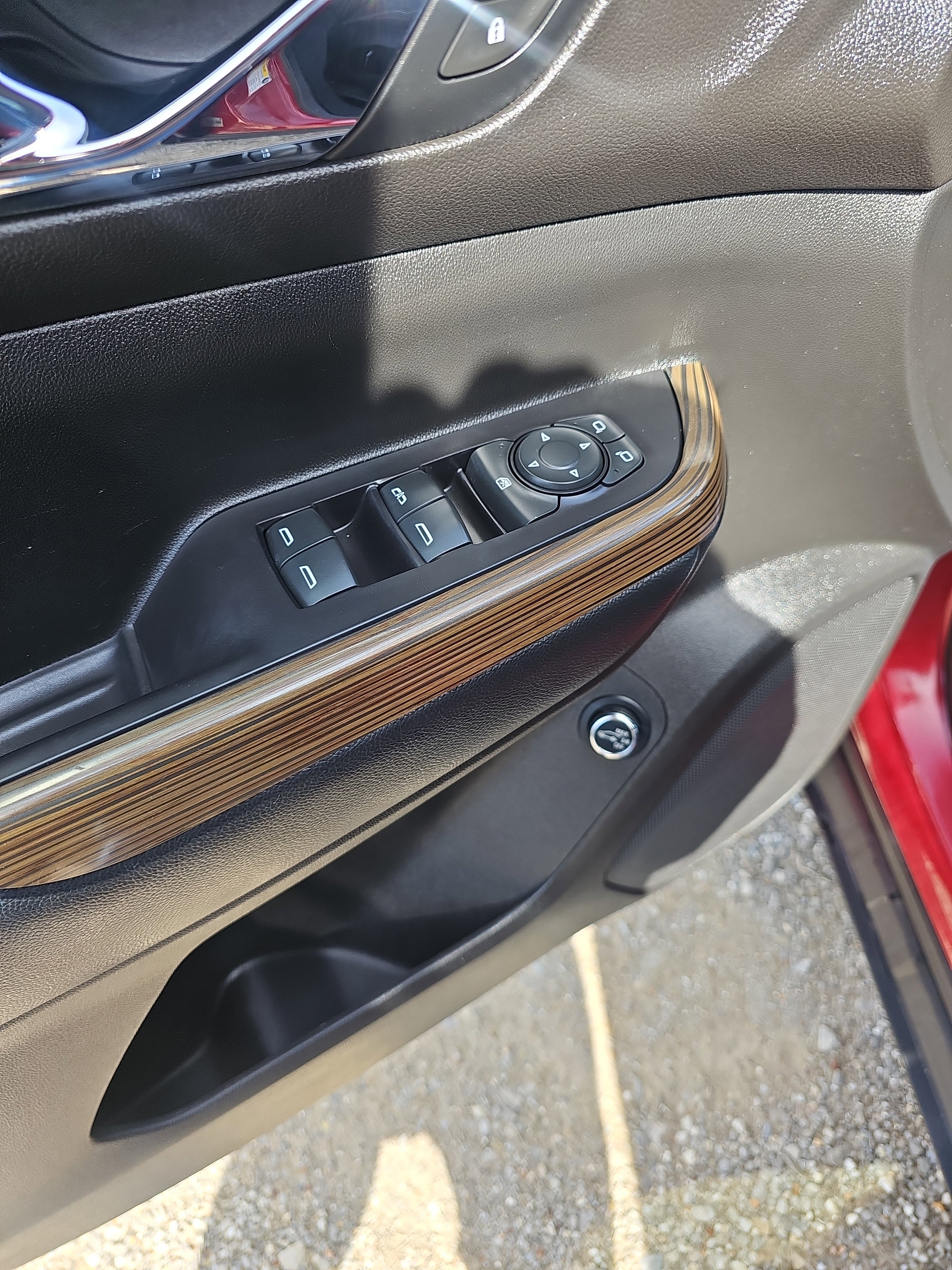 Used 2019 GMC Acadia SLE image 23
