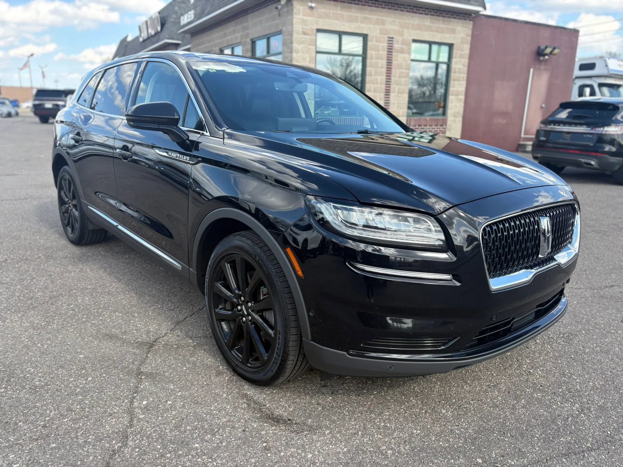 Used 2022 Lincoln Nautilus Reserve w/ Equipment Group 201A AWD/4WD image 3