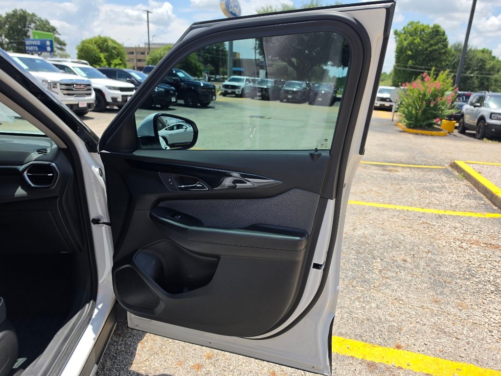 Used 2024 Chevrolet TrailBlazer LT w/ Driver Confidence Package FWD image 16