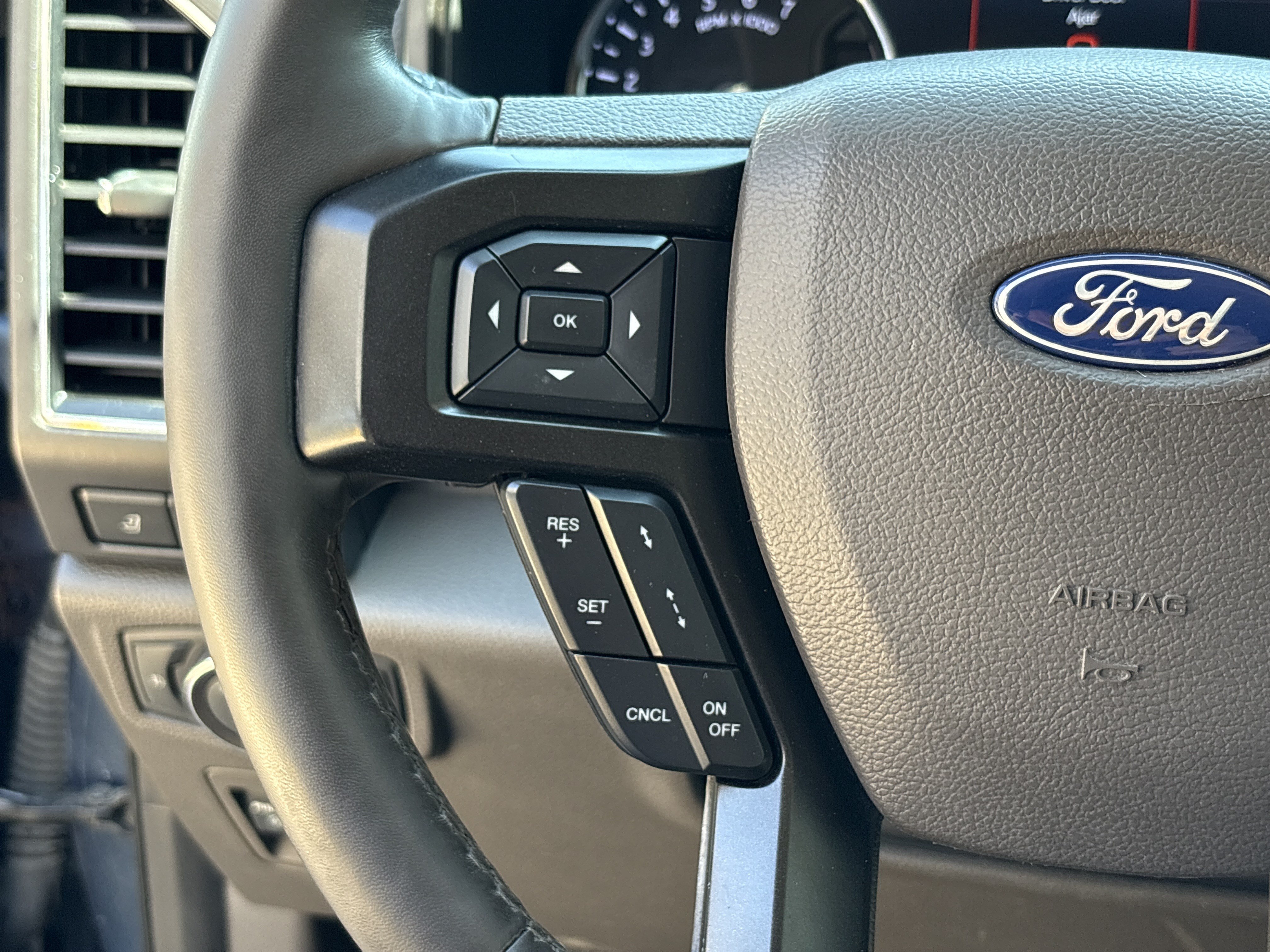 Used 2019 Ford Expedition Limited w/ Equipment Group 302A RWD image 19