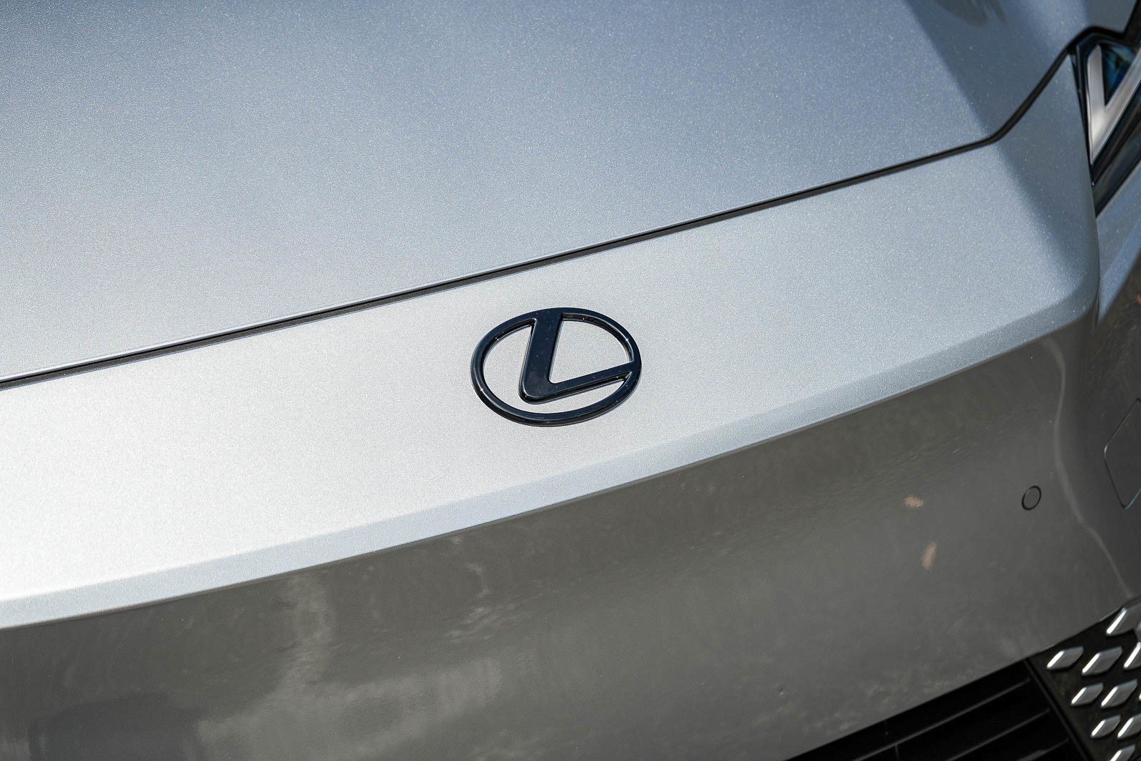 New 2026 Lexus ES 500e AWD/4WD image 9