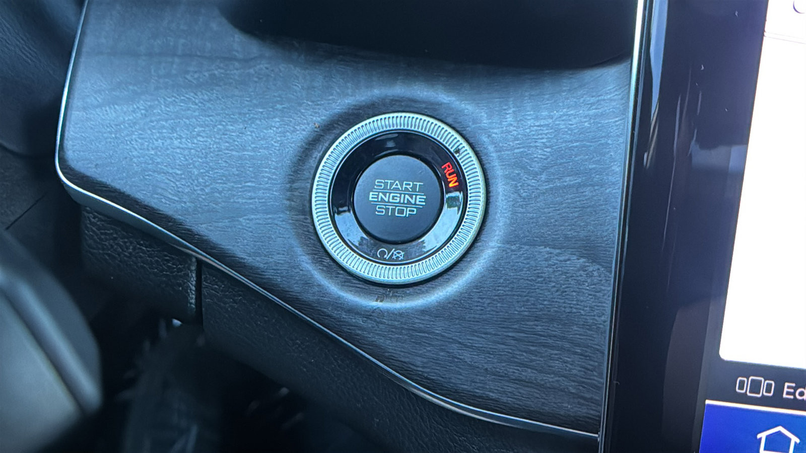 Used 2023 Jeep Grand Cherokee Overland image 32