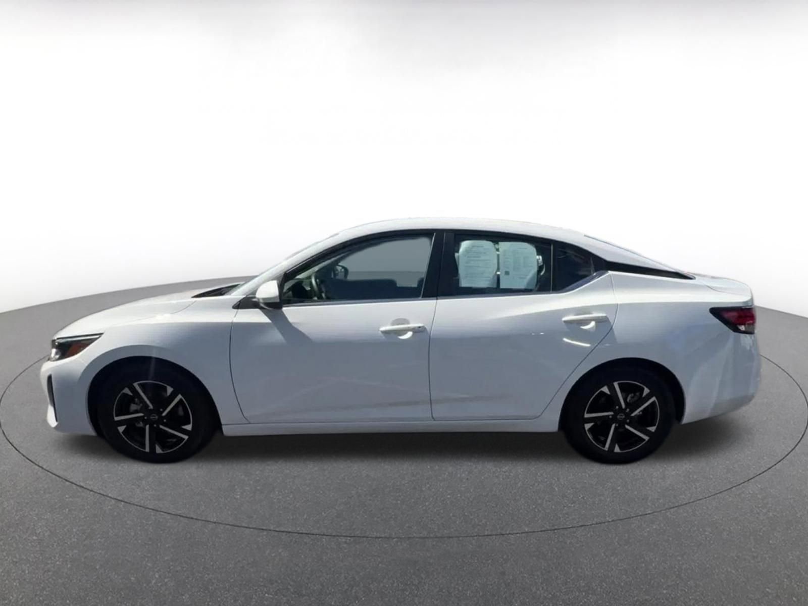 Used 2025 Nissan Sentra SV FWD image 9