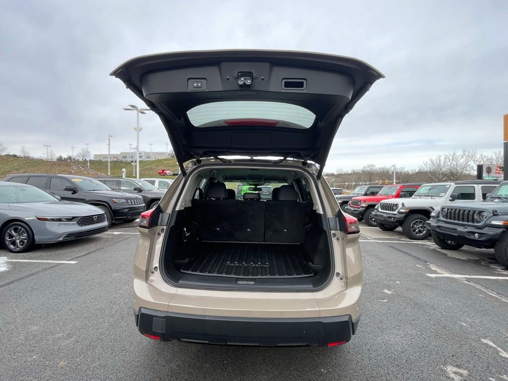 Used 2025 Nissan Rogue SV w/ Rock Creek Premium Package image 19