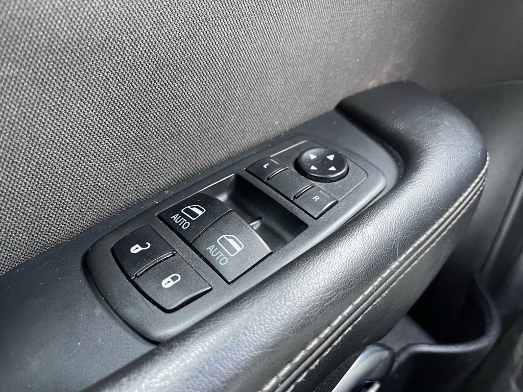 Used 2020 Dodge Challenger SXT image 9