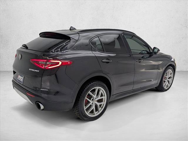 Used 2018 Alfa Romeo Stelvio Ti Sport image 5