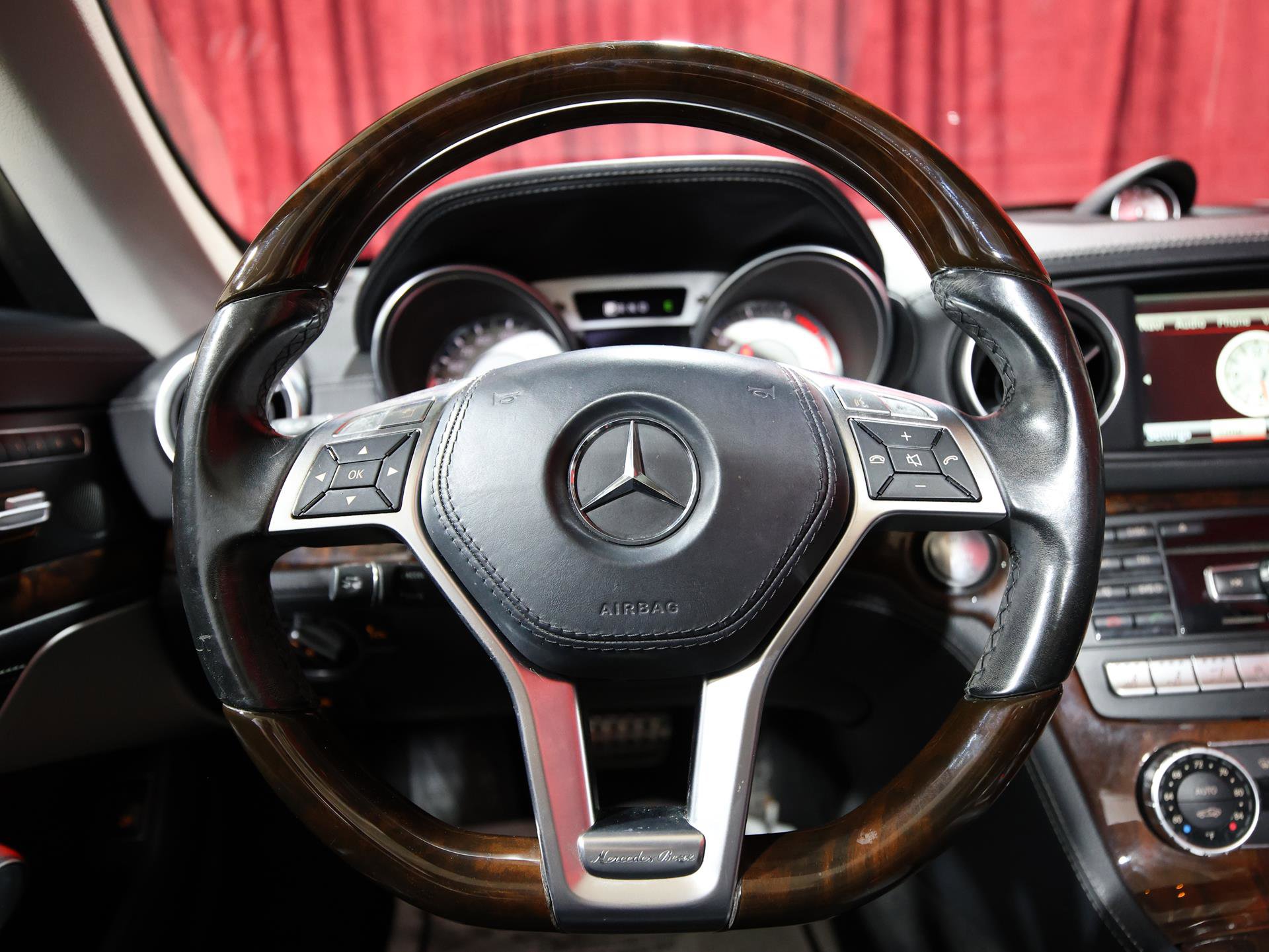 Used 2015 Mercedes-Benz SL 550 image 17