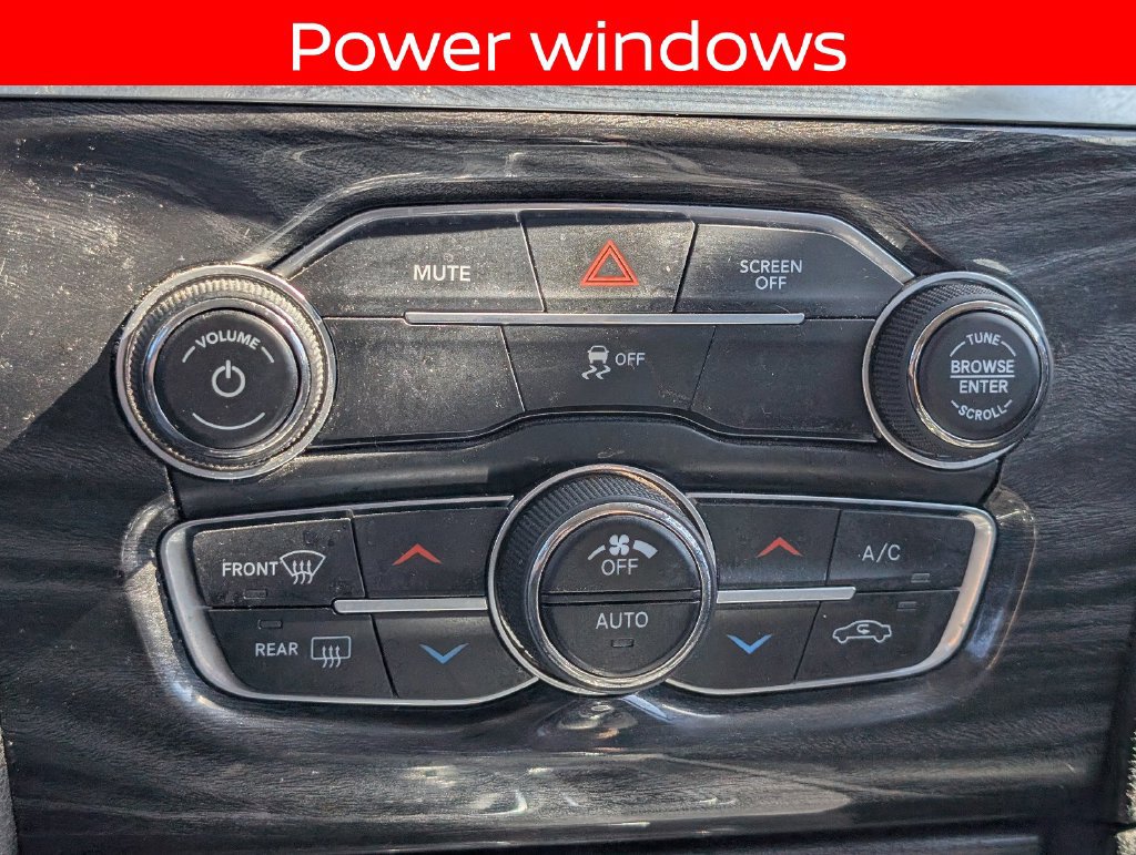Used 2020 Chrysler 300 Touring w/ Chrome Appearance Package RWD image 19