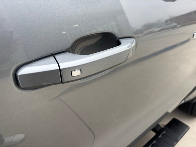 Used 2025 Chevrolet Colorado Z71 w/ Technology Package image 12