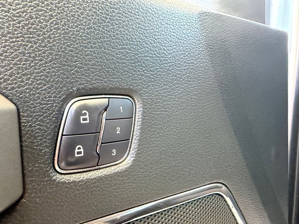 Used 2016 Ford F150 Platinum w/ Equipment Group 701A Luxury image 6