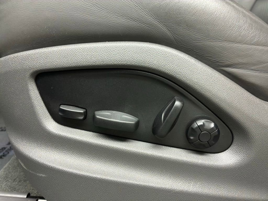 Used 2022 Porsche Cayenne Platinum Edition image 19