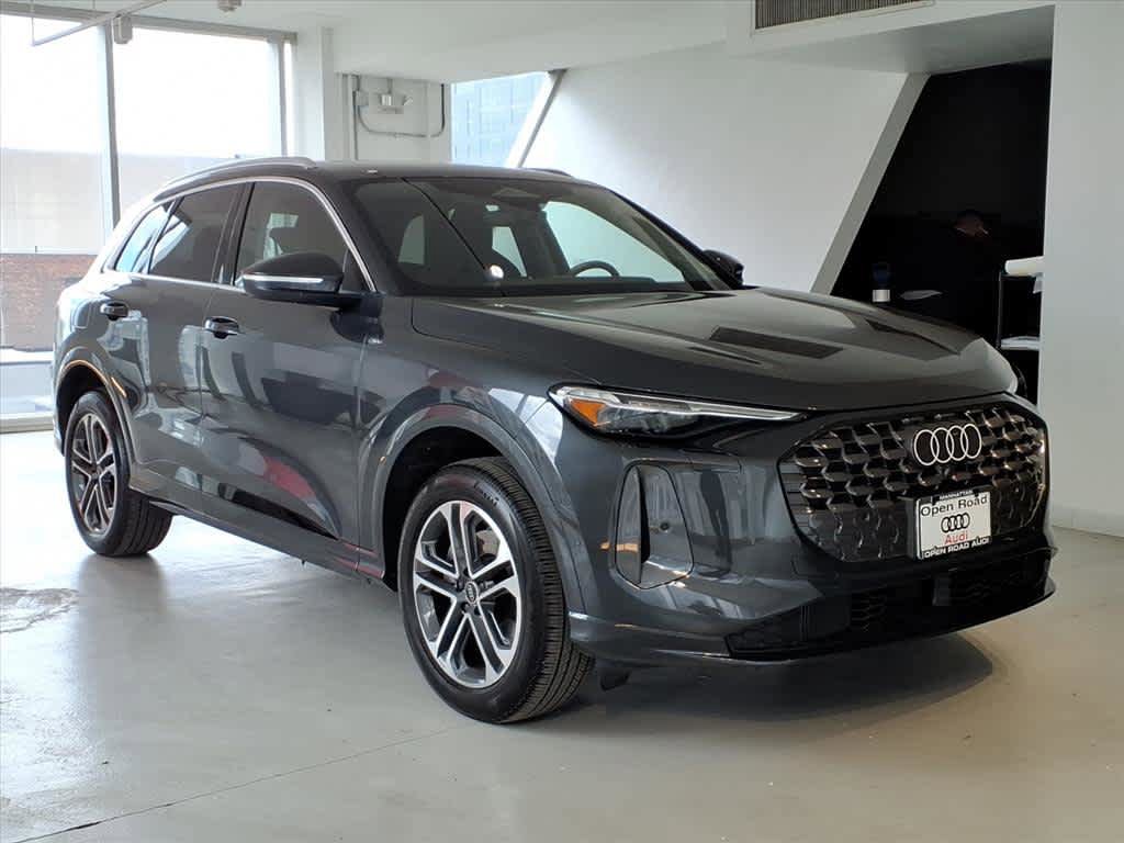 Used 2025 Audi Q5 Premium w/ Premium Plus AWD/4WD image 3