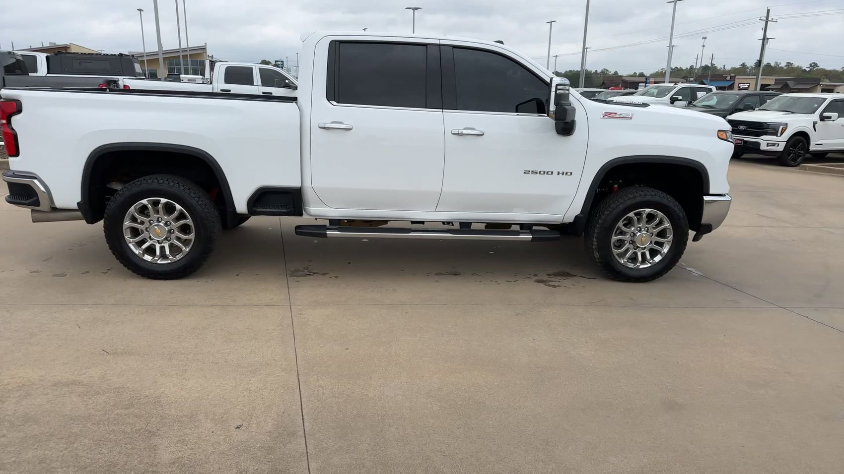 Used 2025 Chevrolet Silverado 2500 LTZ w/ LTZ Premium Package AWD/4WD image 9