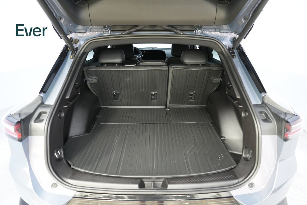 Used 2024 Chevrolet Equinox EV LT w/ LPO, Blackout Package FWD image 8
