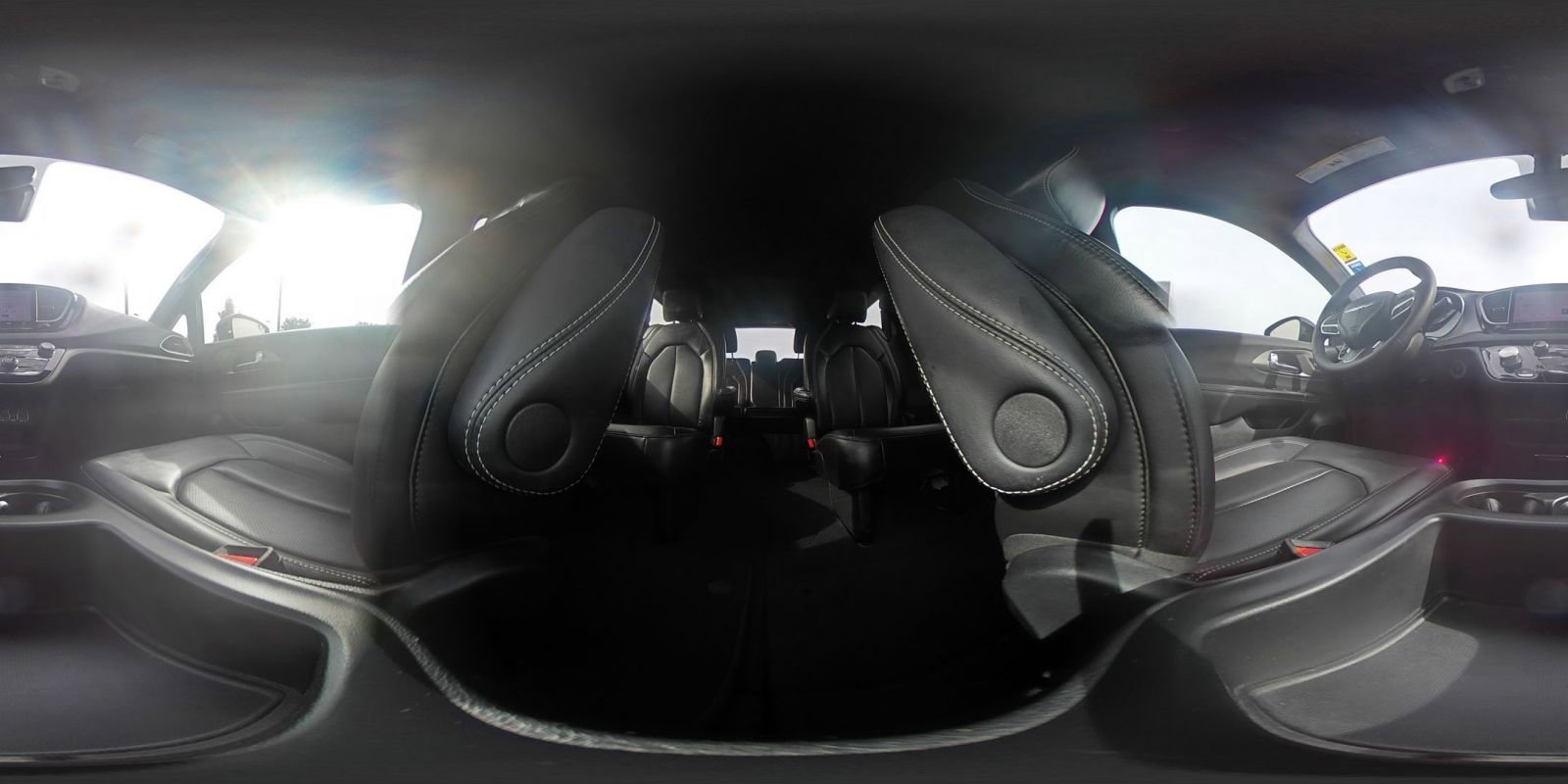 Used 2025 Chrysler Pacifica Select image 39