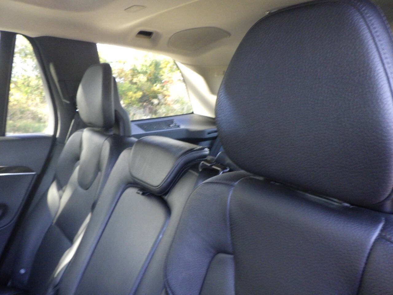 Used 2019 Volvo XC90 T5 Momentum w/ Multimedia Package AWD/4WD image 22