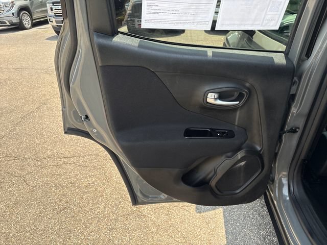 Used 2021 Jeep Renegade Latitude w/ Convenience Group AWD/4WD image 18