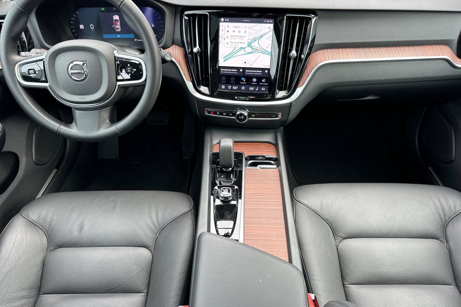 Used 2025 Volvo V60 B5 Cross Country Plus image 13