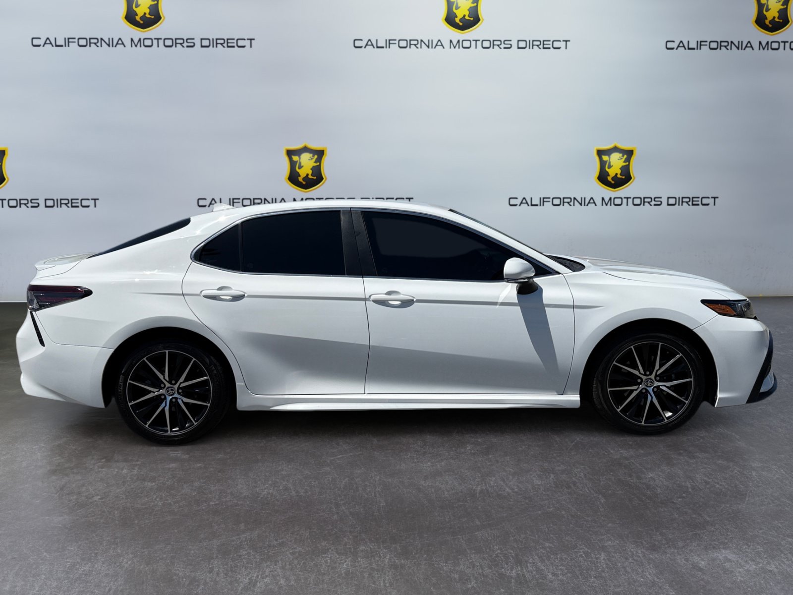 Used 2022 Toyota Camry SE FWD image 6