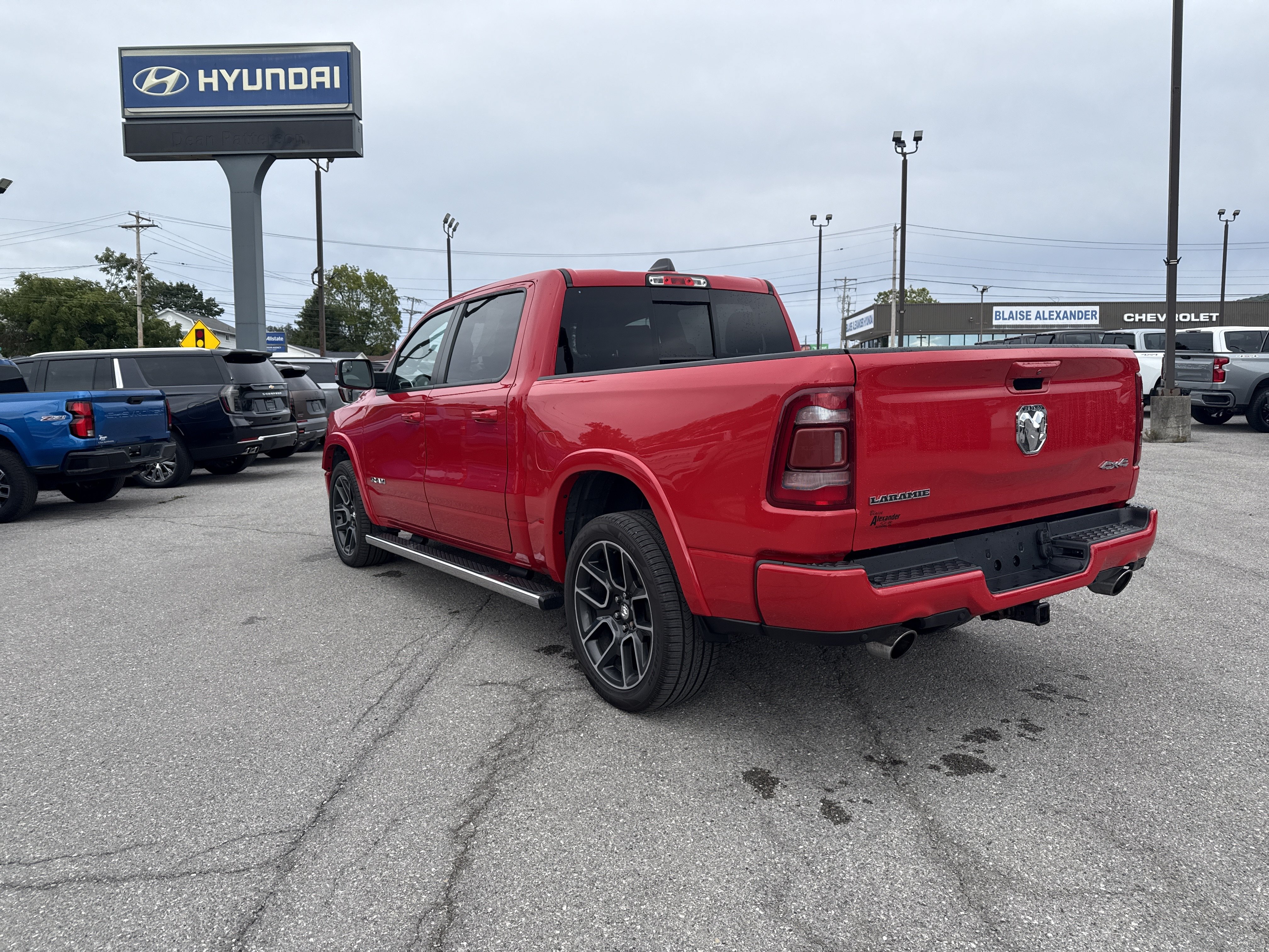 Used 2019 RAM 1500 Laramie AWD/4WD image 6
