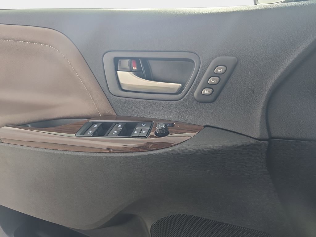 Used 2017 Toyota Sienna Limited Premium w/ Protection Package AWD/4WD image 32
