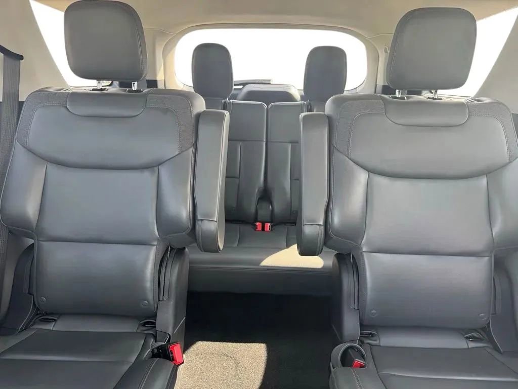Used 2025 Ford Explorer Active w/ Active Comfort Package AWD/4WD image 19