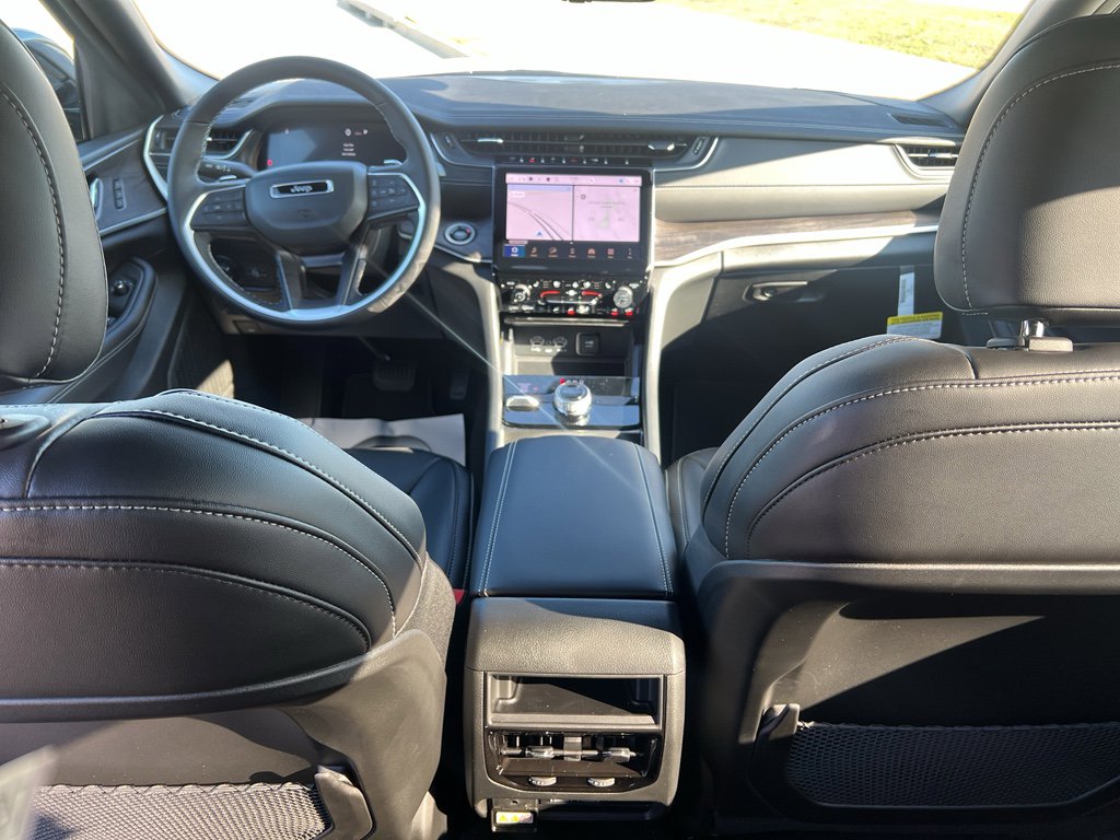 New 2025 Jeep Grand Cherokee Limited w/ Luxury Tech Group II AWD/4WD image 13