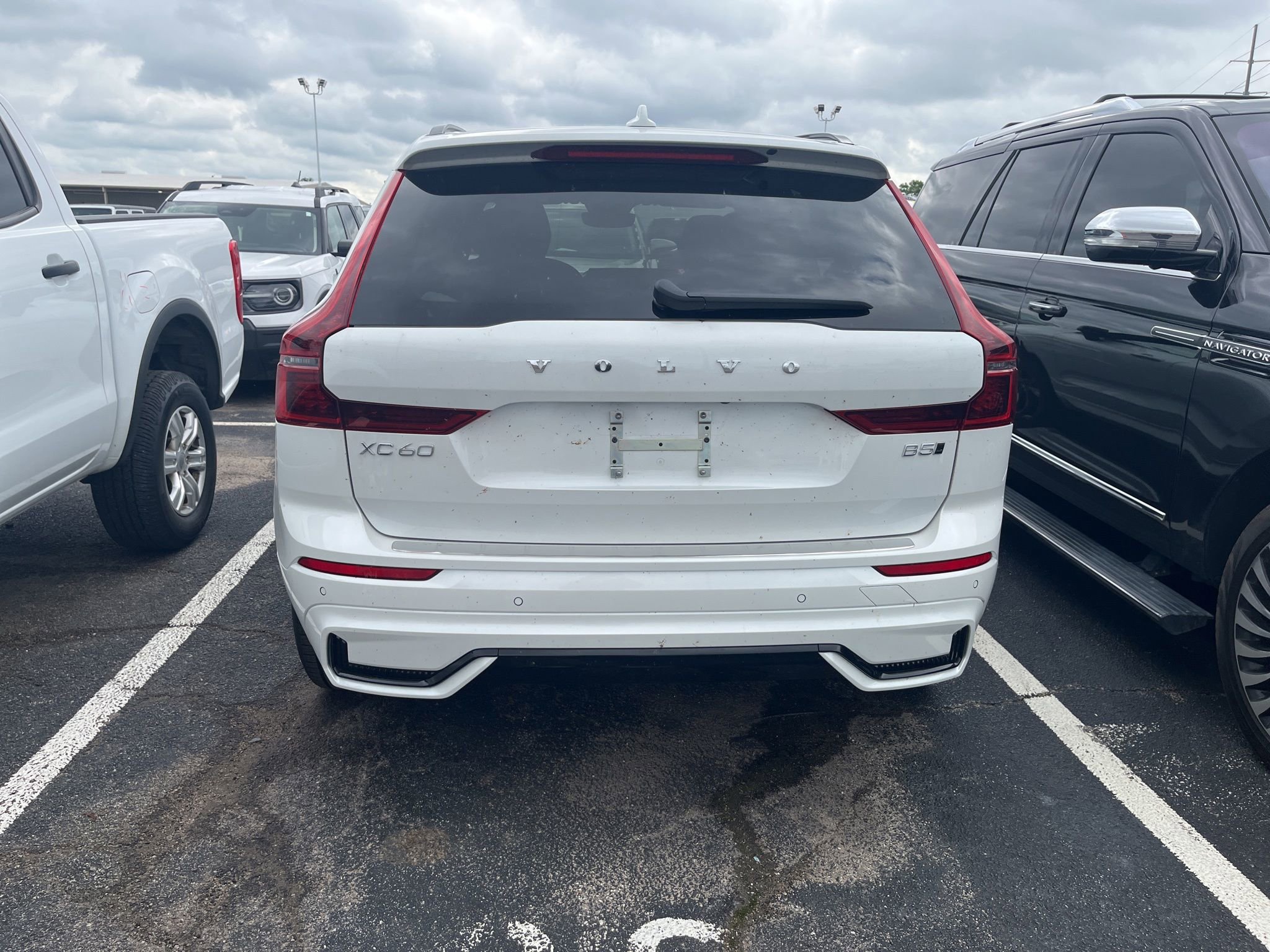 New 2026 Volvo XC60 B5 Core w/ Protection Package Premier AWD/4WD image 7