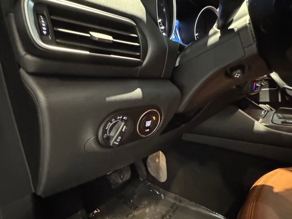 Used 2019 Maserati Levante image 41