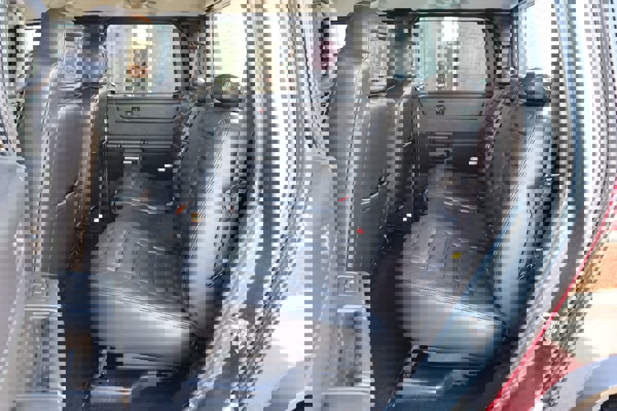 Used 2005 HUMMER H2 SUT w/ Preferred Equipment Group image 46