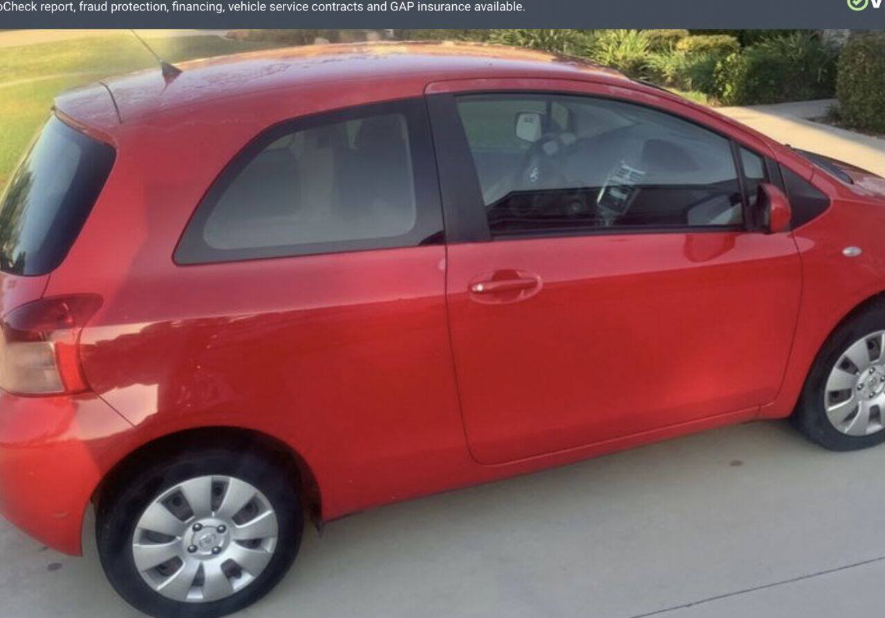 Used 2007 Toyota Yaris 2-Door Hatchback FWD image 2