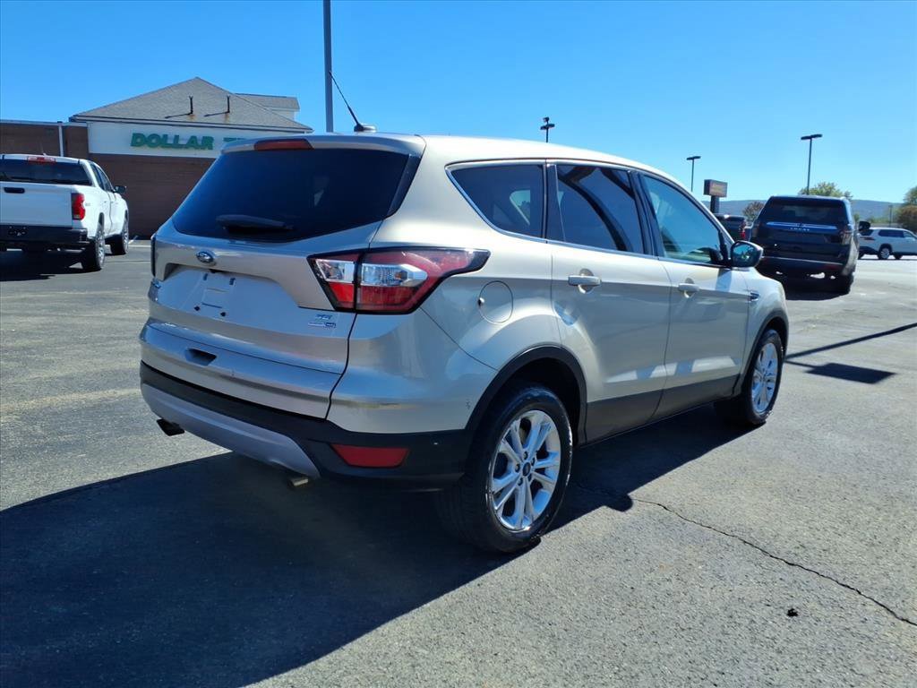 Used 2017 Ford Escape SE image 4