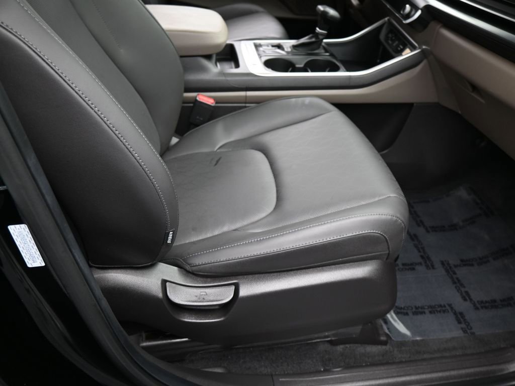 Used 2025 Kia Carnival image 42