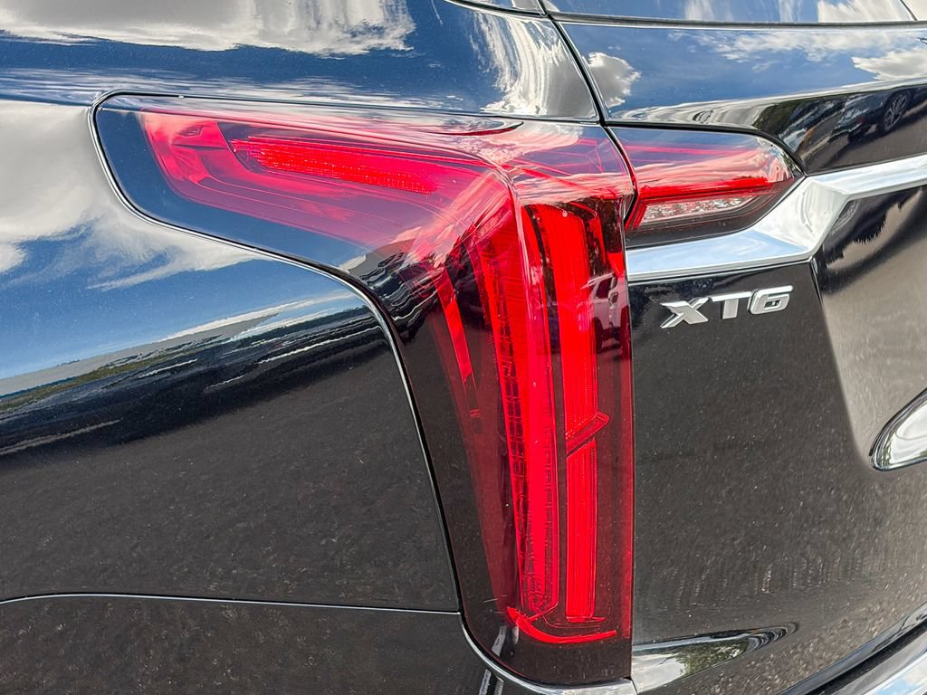 Certified 2025 Cadillac XT6 Luxury FWD image 3
