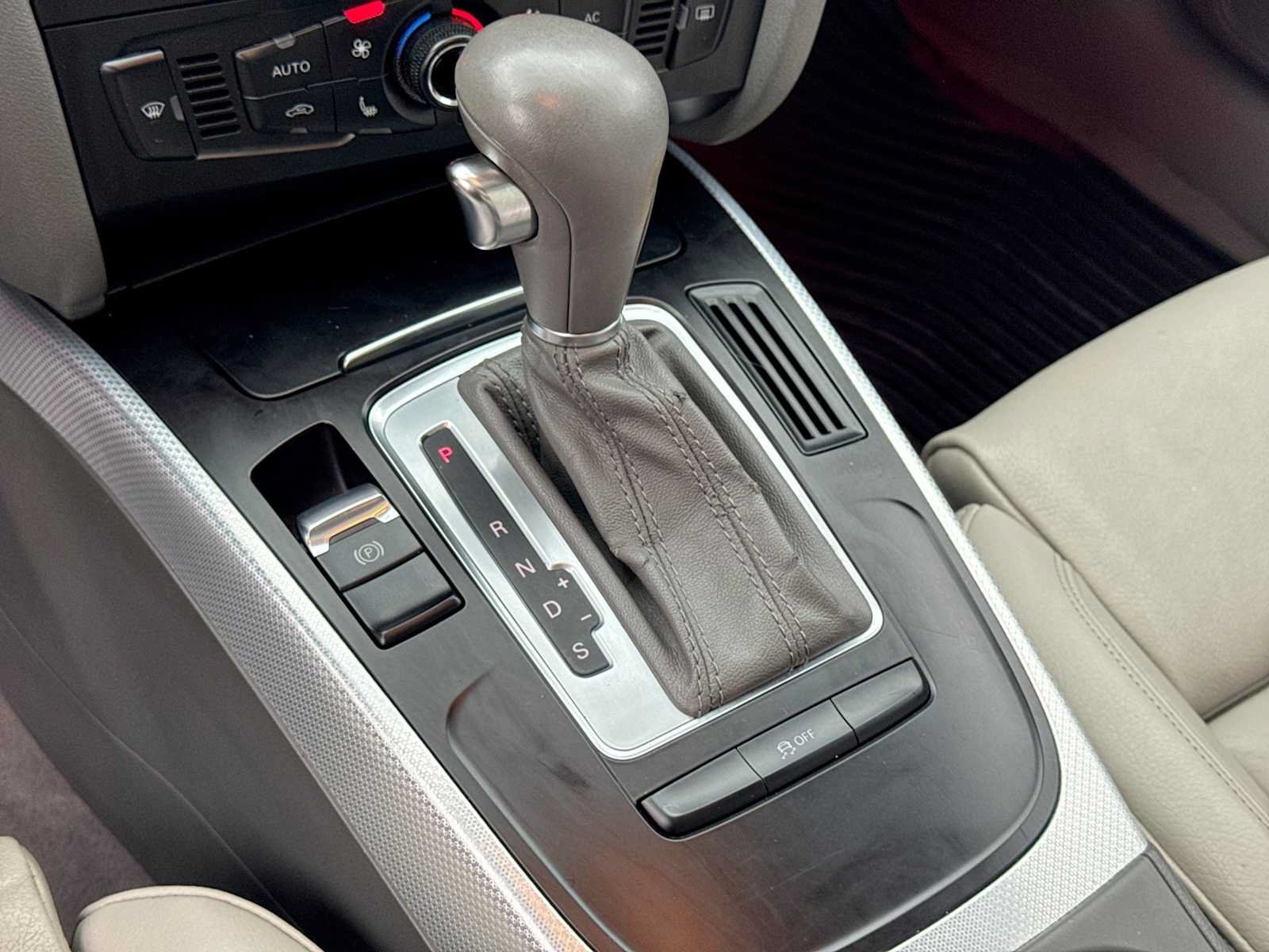 Used 2011 Audi A4 2.0T Premium w/ 18" Sport Pkg FWD image 19