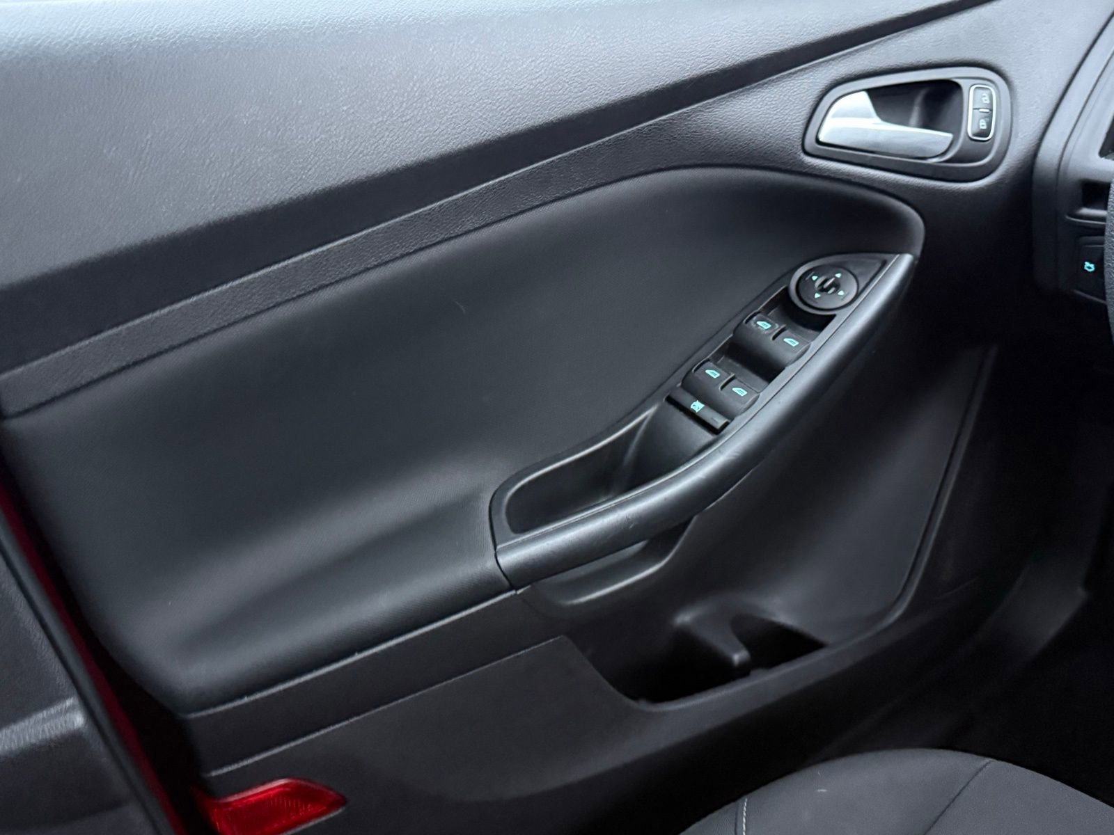 Used 2017 Ford Focus SE image 28