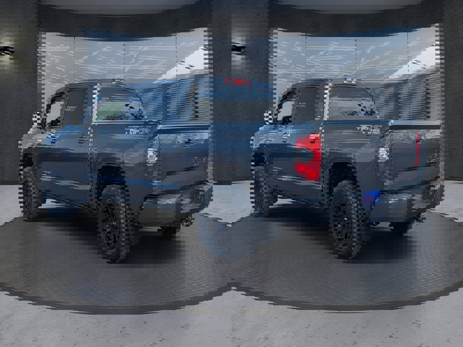 Used 2018 Toyota Tundra Limited w/ Limited Premium Package image 4