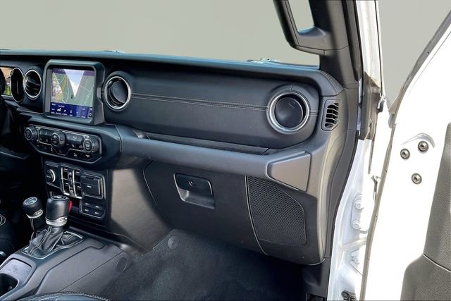Used 2022 Jeep Wrangler Unlimited Sahara w/ Cold Weather Group AWD/4WD image 18