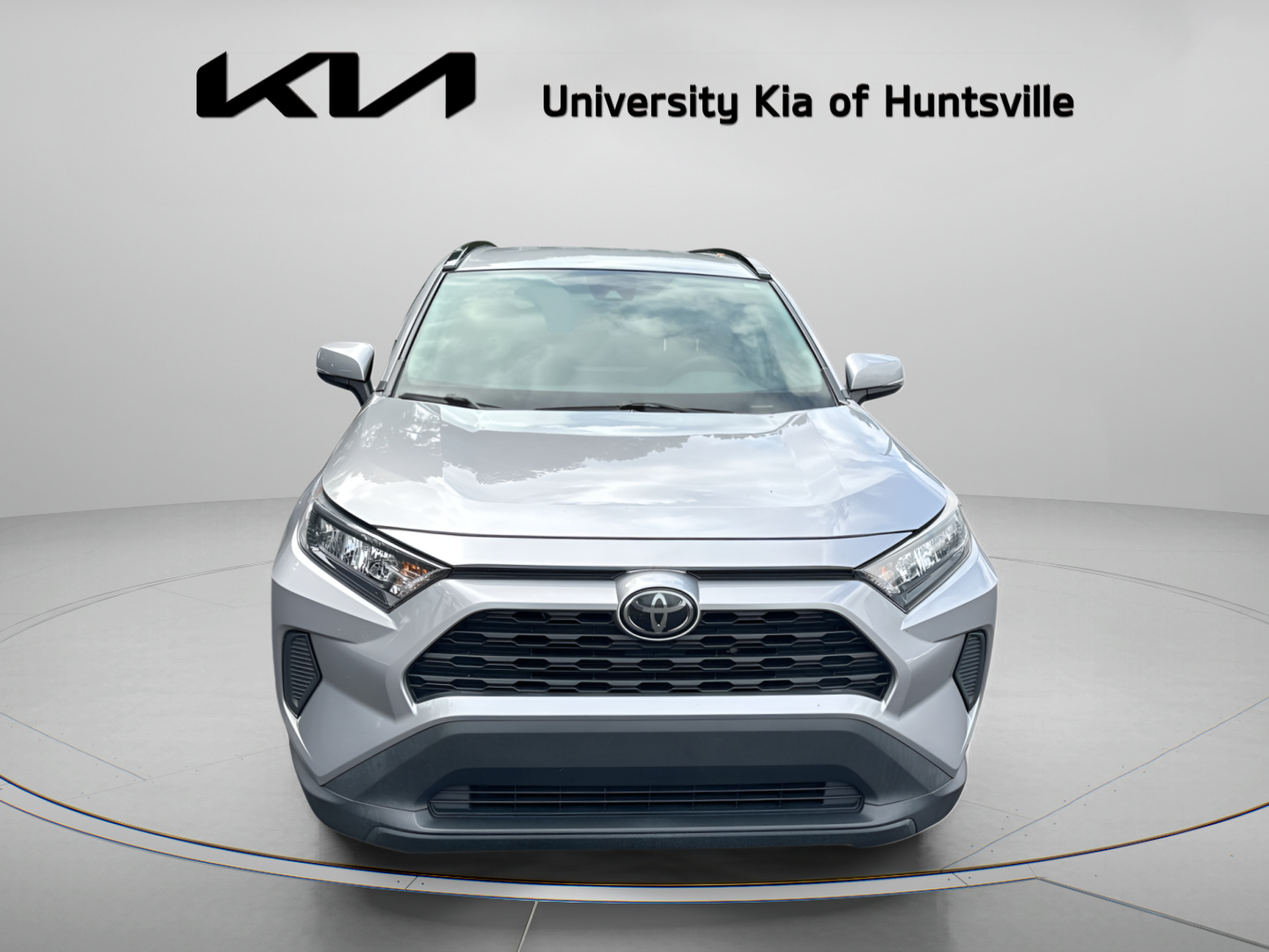 Used 2019 Toyota RAV4 LE FWD image 3