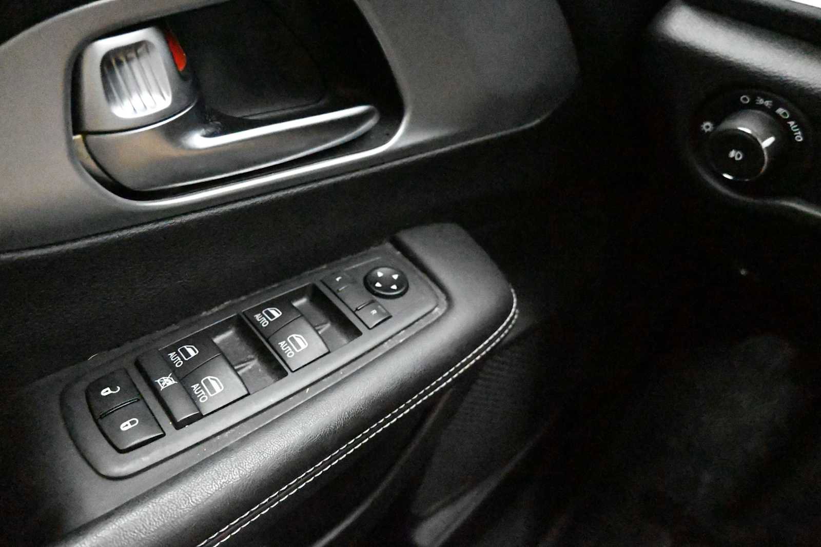 Used 2019 Chrysler Pacifica Touring-L Plus w/ Advanced Safetytec Group FWD image 15
