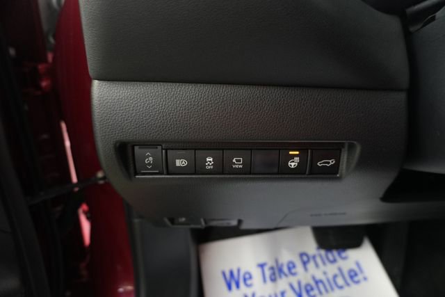 Used 2021 Toyota Venza Limited w/ Carpet Mat Package (TMS) image 20